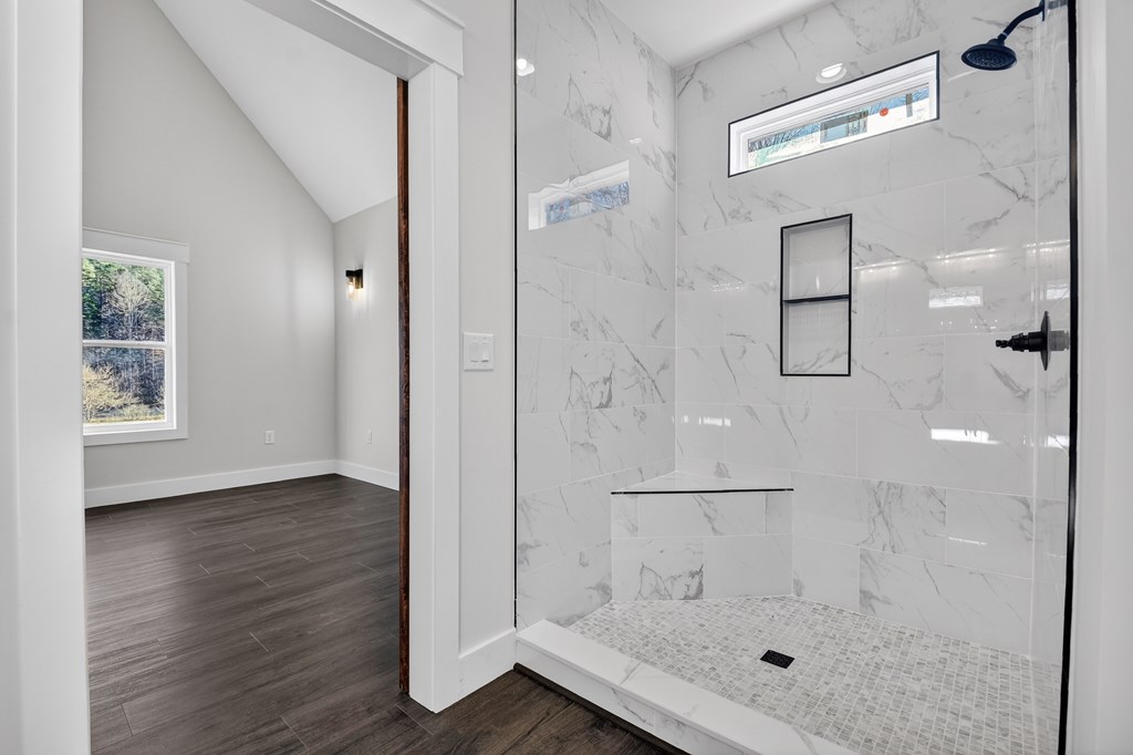 423655 Young Harris Residential