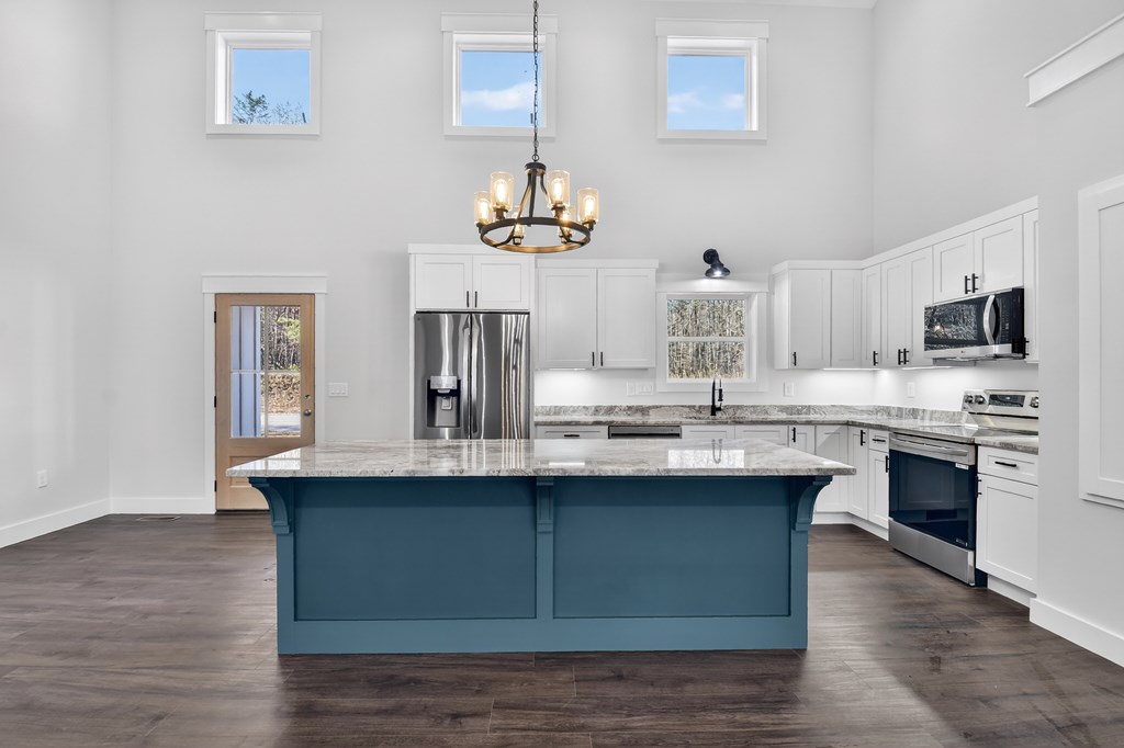 423655 Young Harris Residential