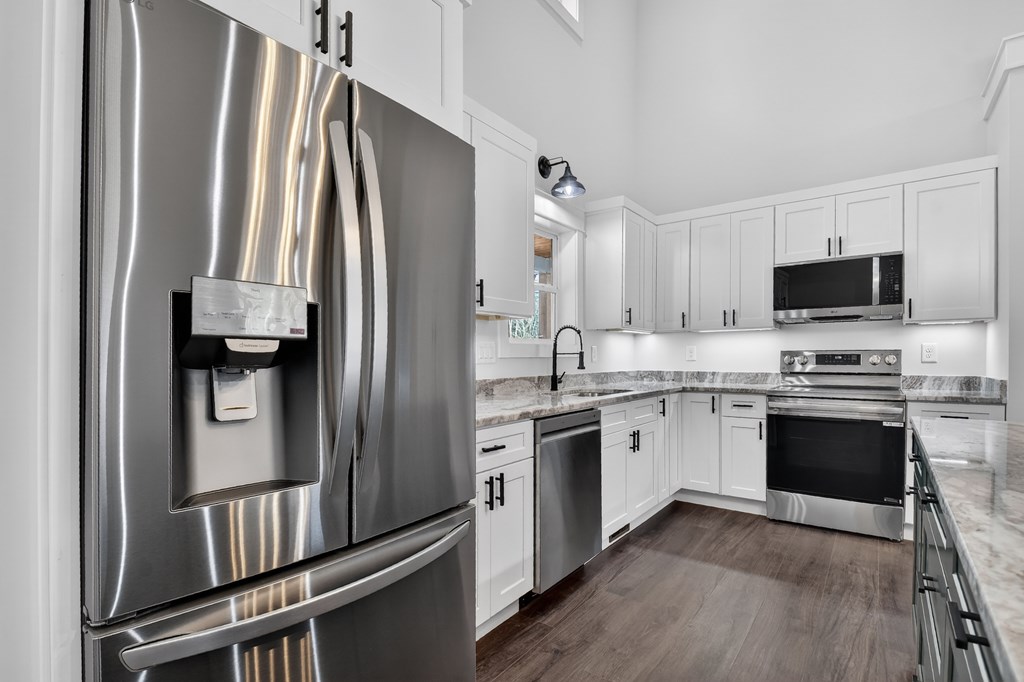 423655 Young Harris Residential