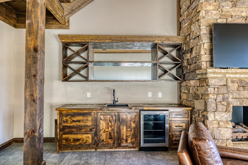 423674 Mineral Bluff Residential