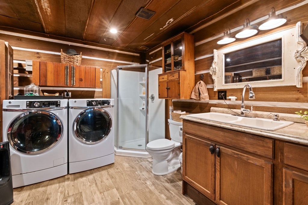 424719 Mineral Bluff Residential