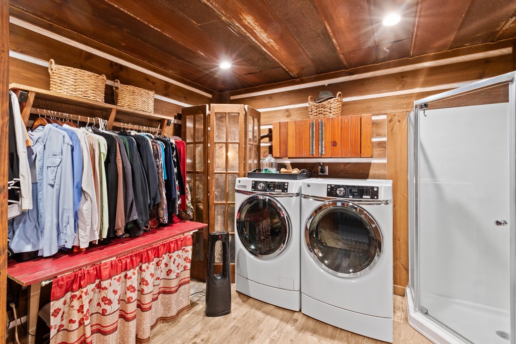 424719 Mineral Bluff Residential