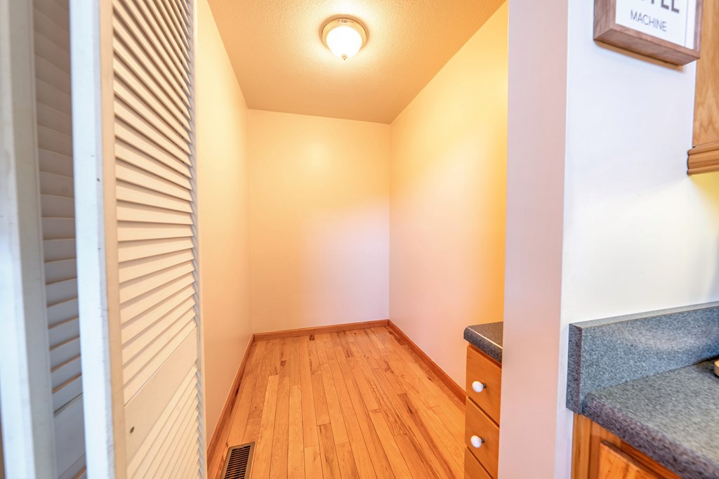 424725 Young Harris Residential