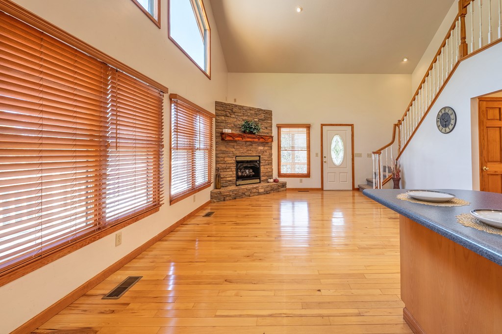 424725 Young Harris Residential