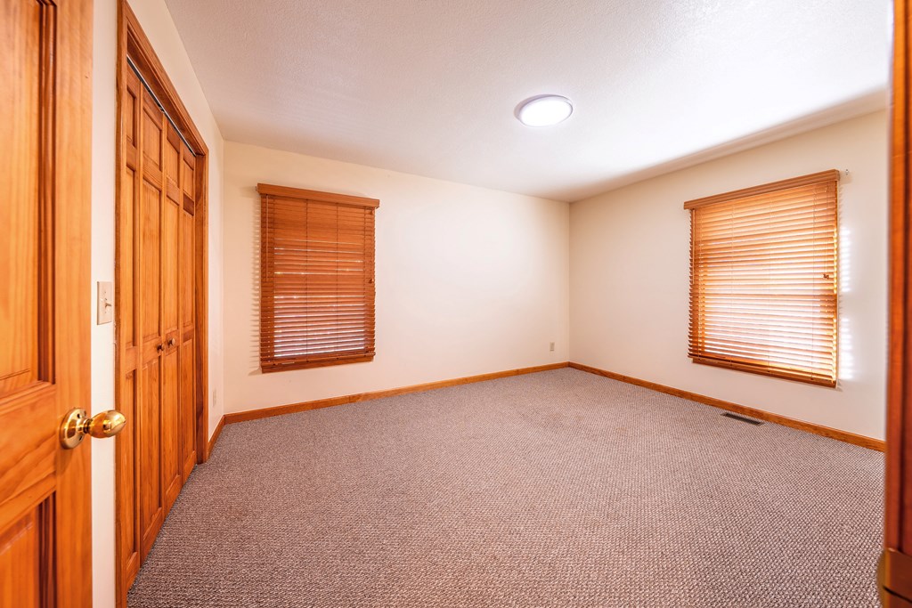 424725 Young Harris Residential