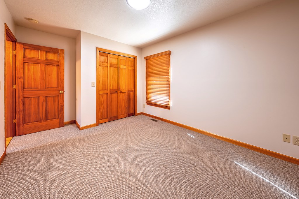 424725 Young Harris Residential