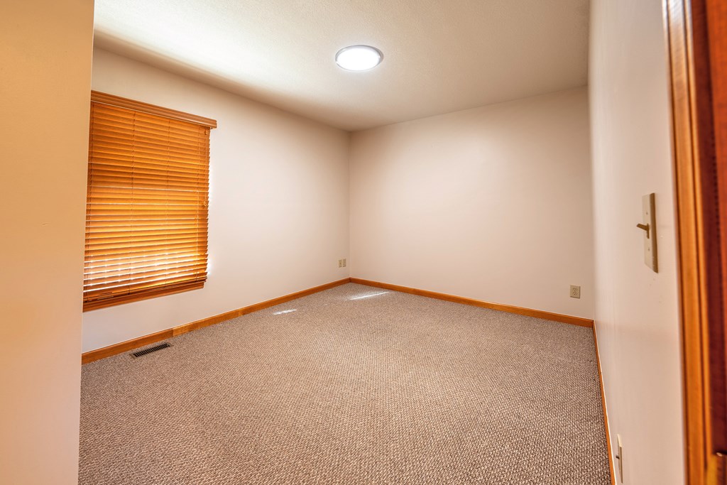 424725 Young Harris Residential