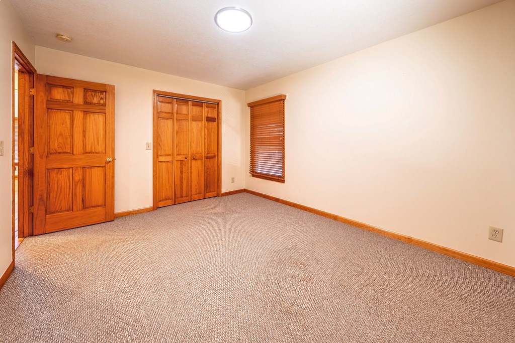 424725 Young Harris Residential