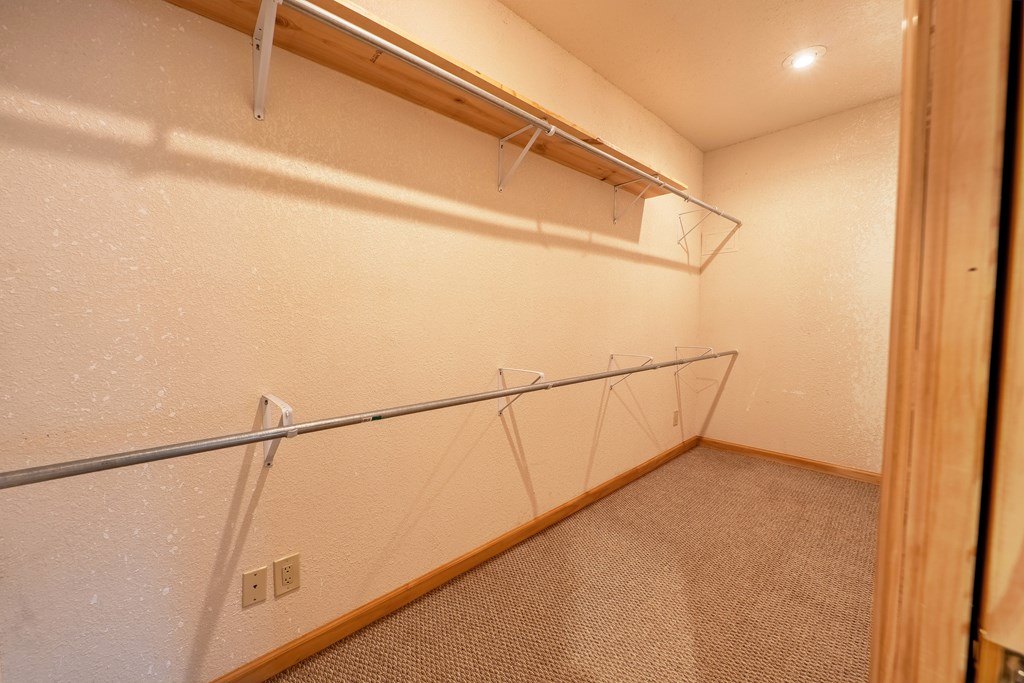 424725 Young Harris Residential