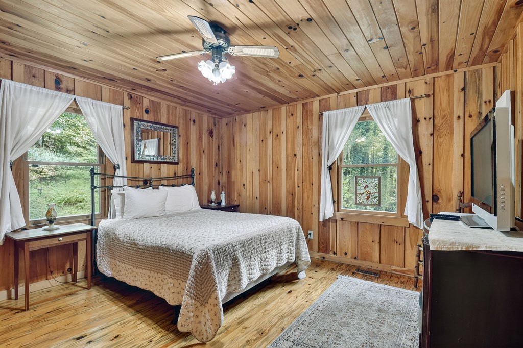 424728 Mineral Bluff Residential