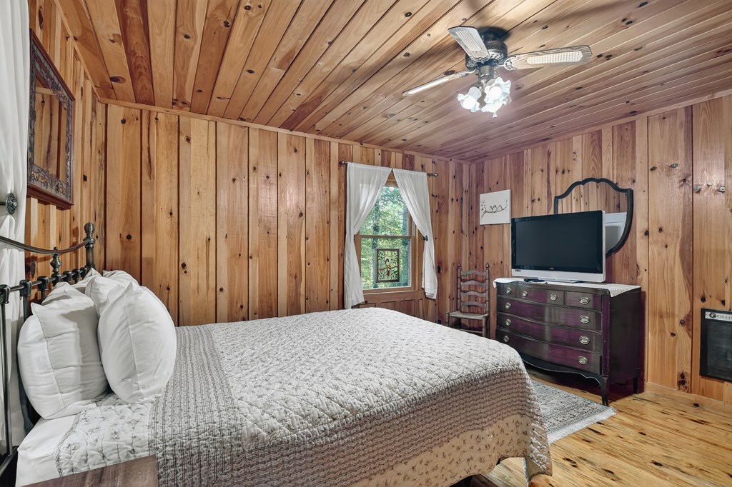 424728 Mineral Bluff Residential