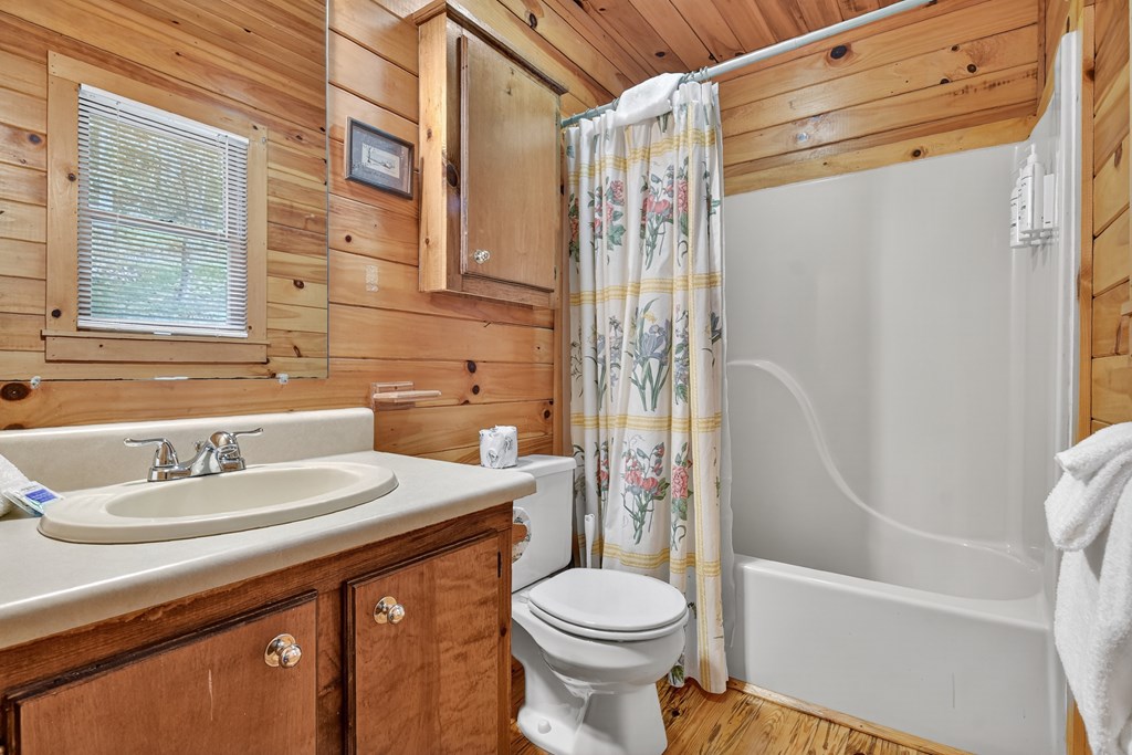 424728 Mineral Bluff Residential