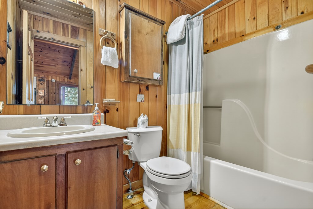 424728 Mineral Bluff Residential