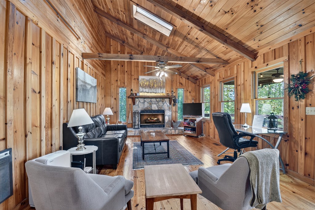 424728 Mineral Bluff Residential