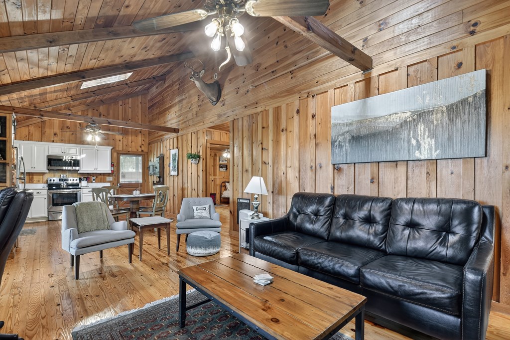 424728 Mineral Bluff Residential