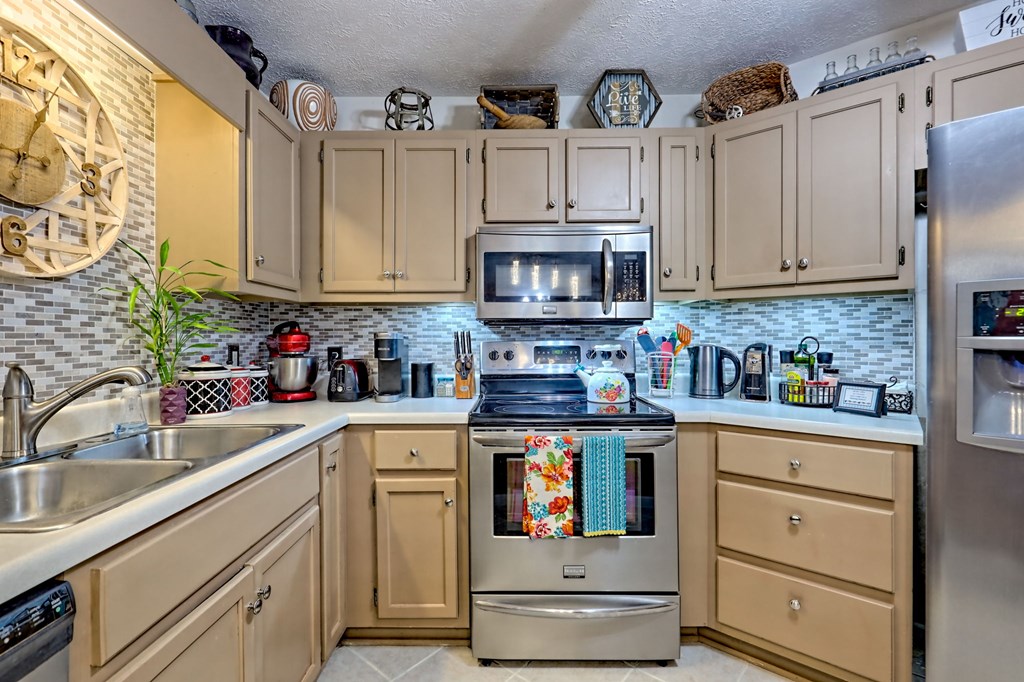 424738 Clayton Condominium