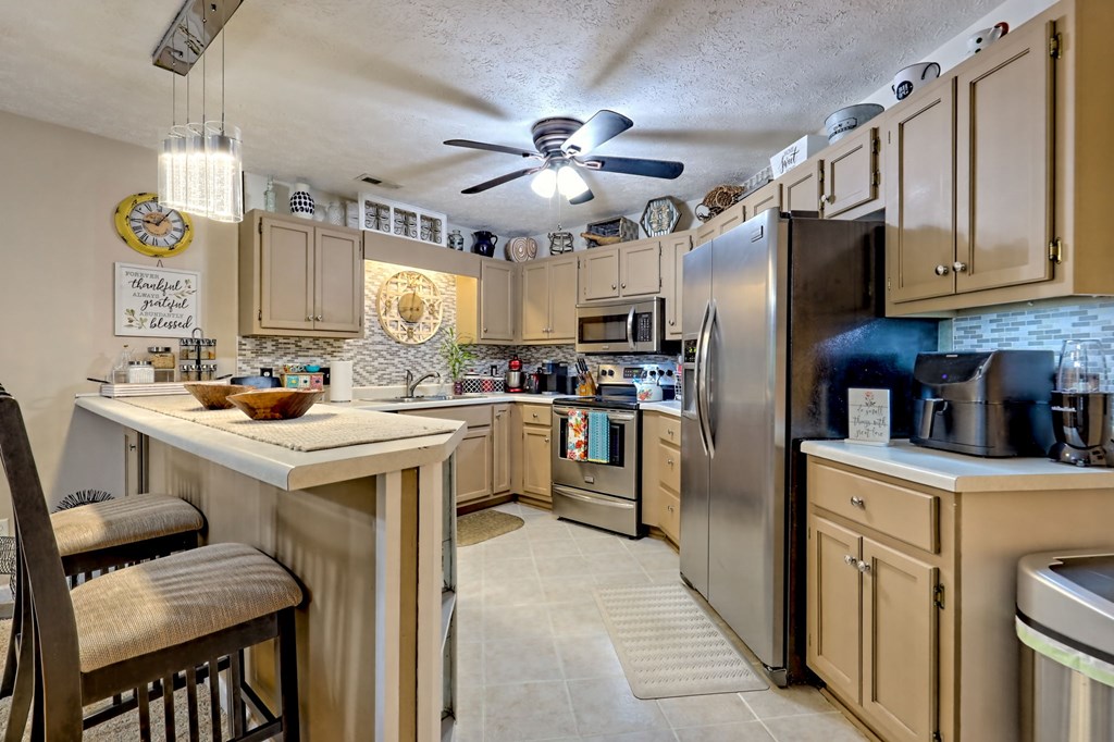 424738 Clayton Condominium