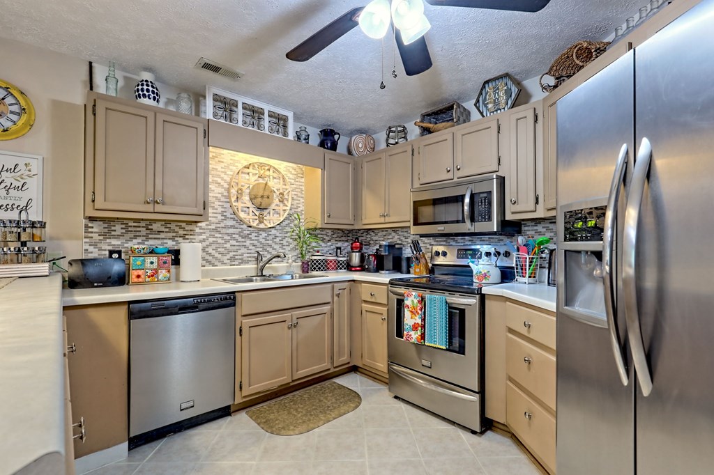 424738 Clayton Condominium