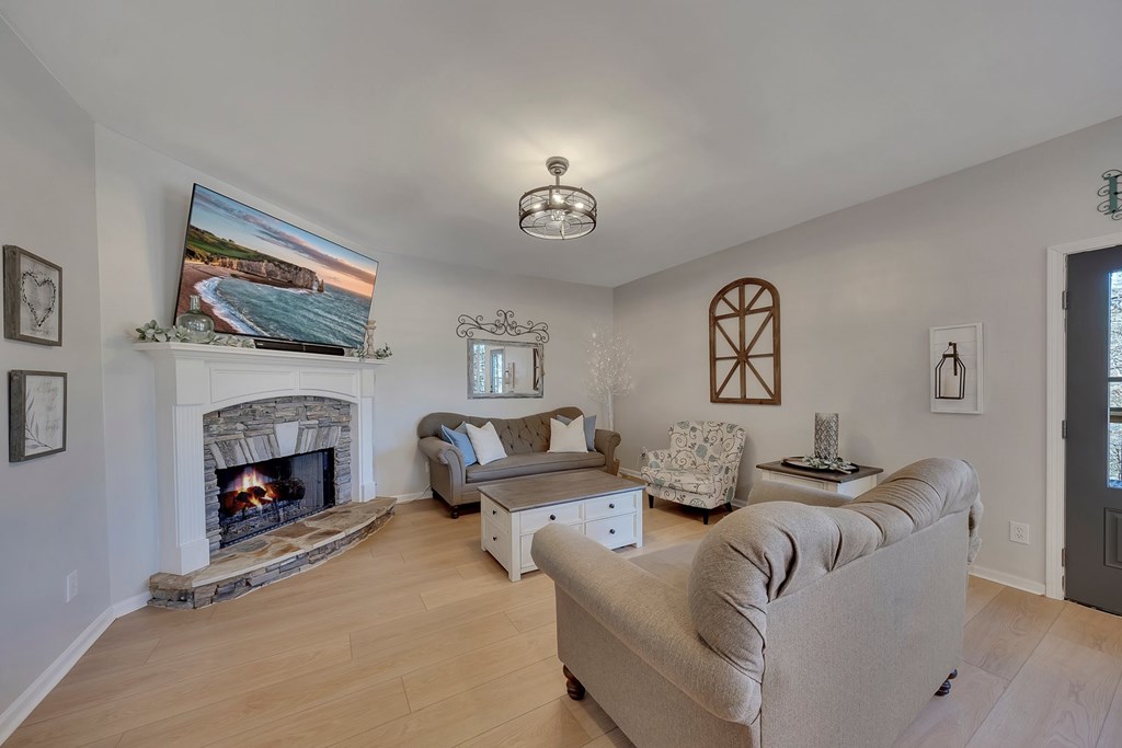 424748 Waleska Residential