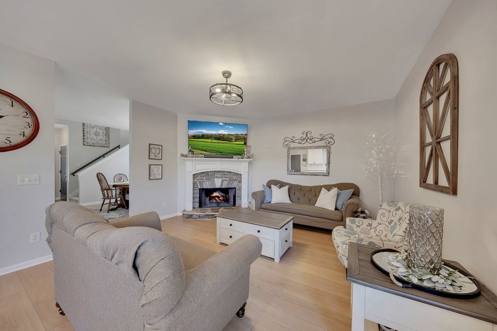 424748 Waleska Residential