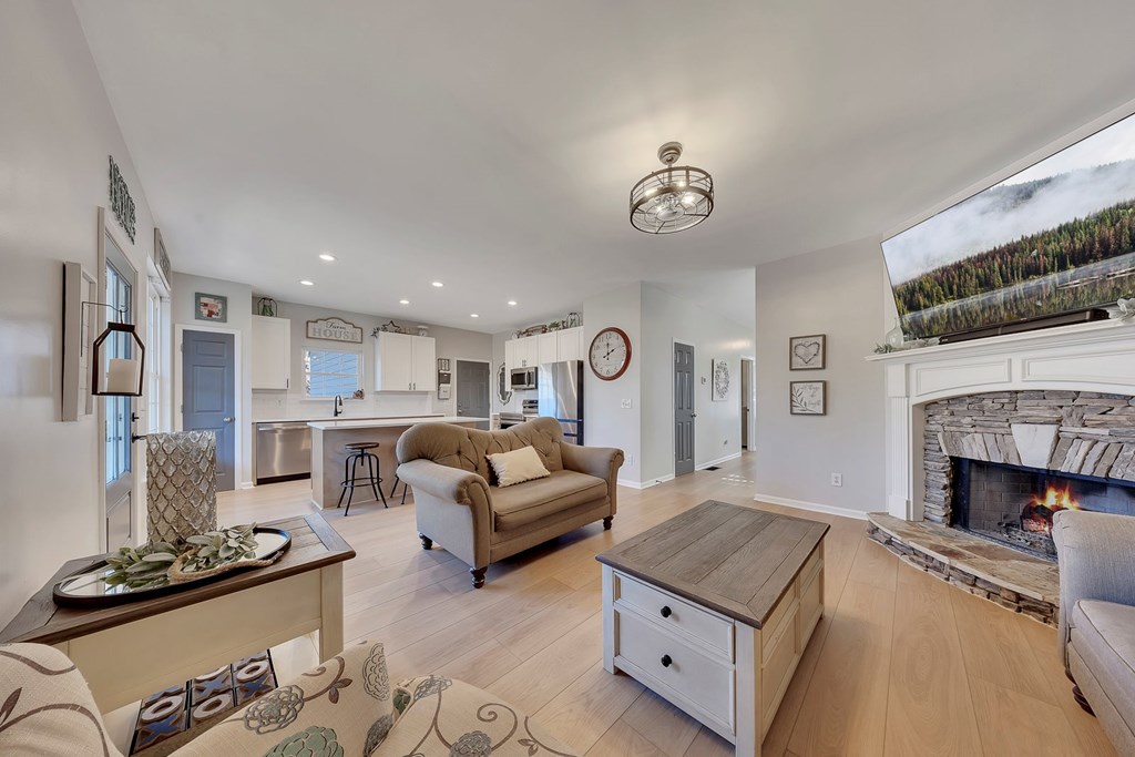 424748 Waleska Residential