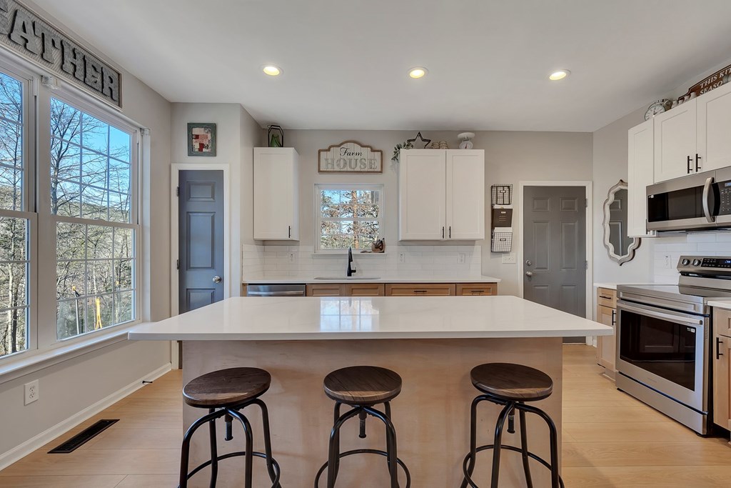 424748 Waleska Residential