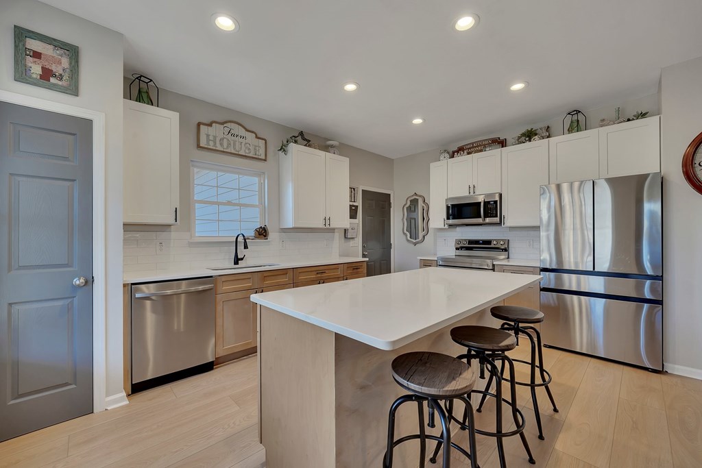 424748 Waleska Residential