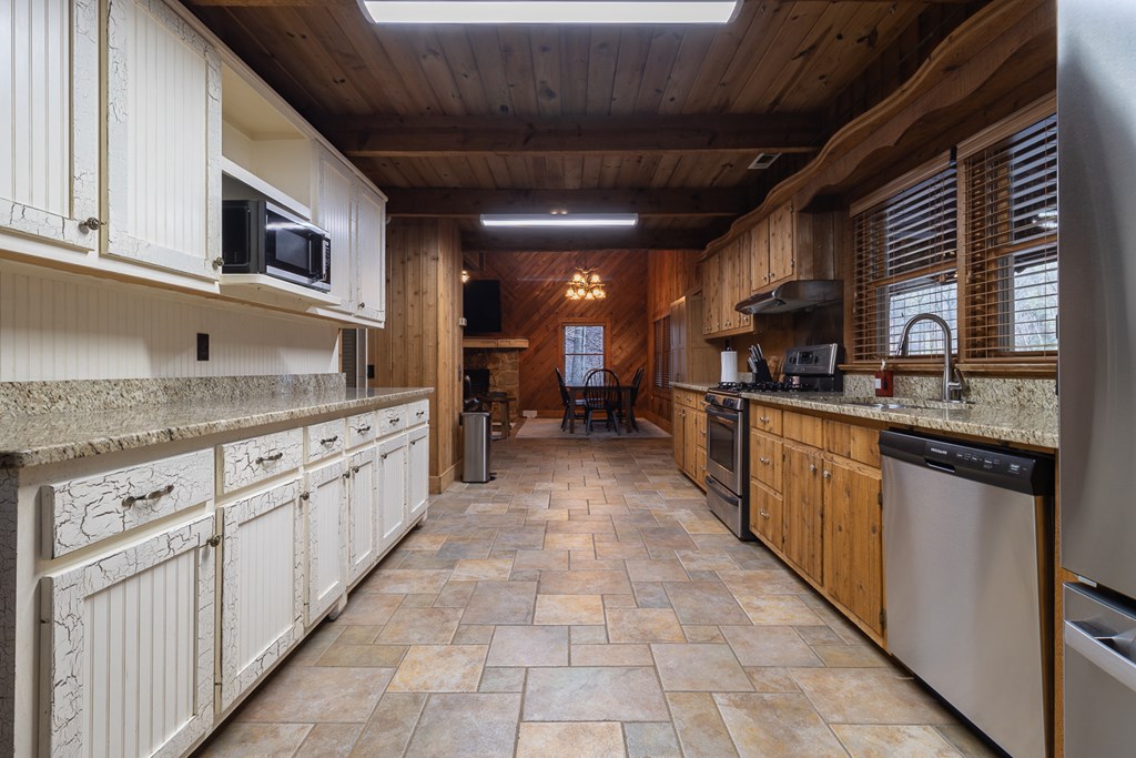 424754 Chatsworth Residential