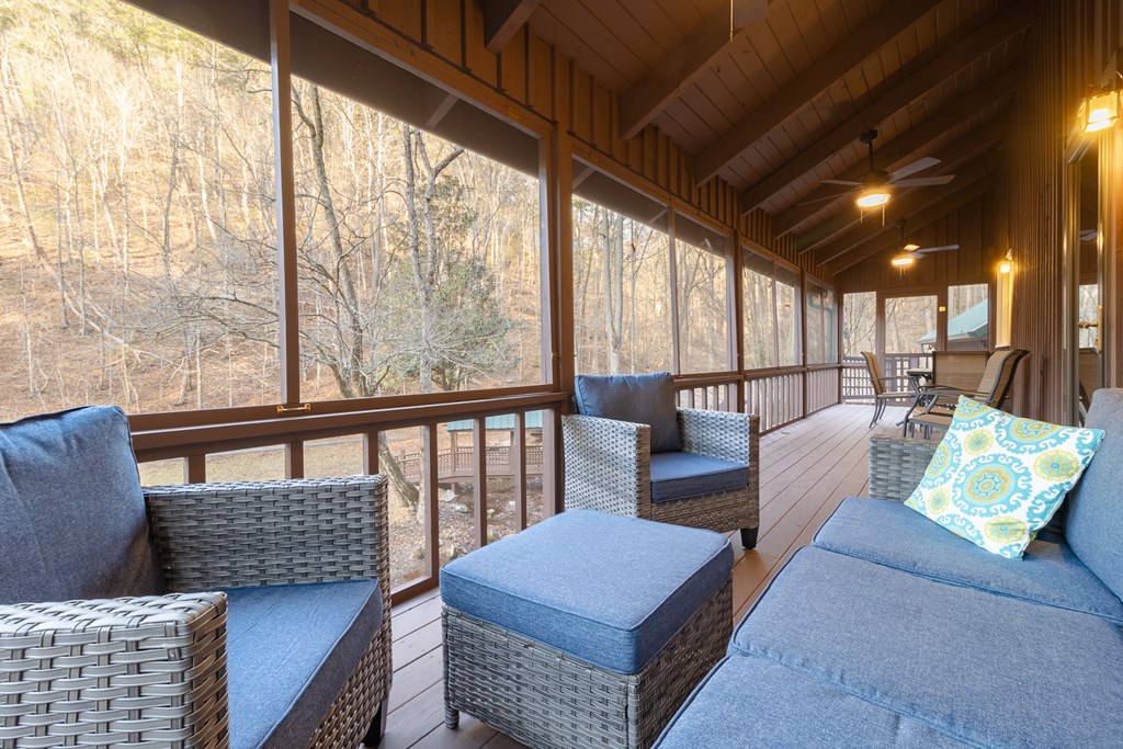 424754 Chatsworth Residential