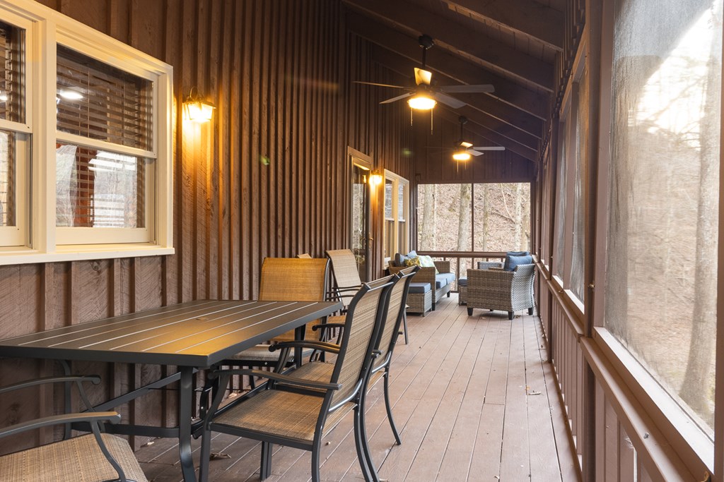 424754 Chatsworth Residential