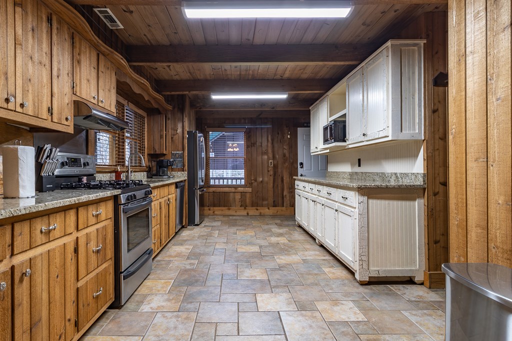 424754 Chatsworth Residential