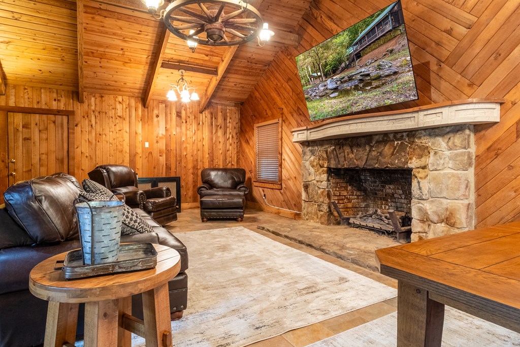 424754 Chatsworth Residential