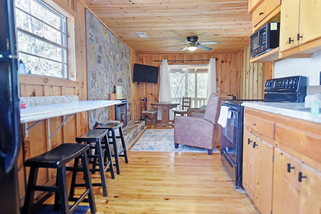 424767 Mineral Bluff Residential