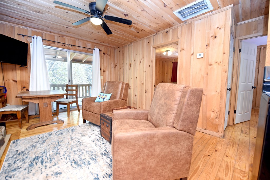 424767 Mineral Bluff Residential