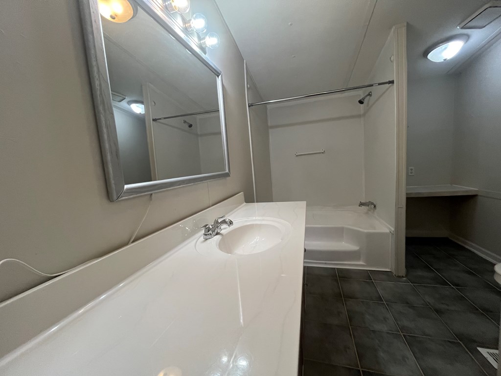 424781 Young Harris Residential