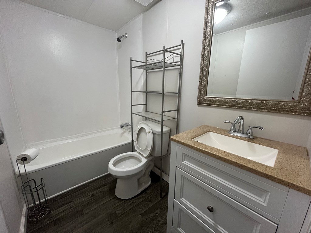 424781 Young Harris Residential