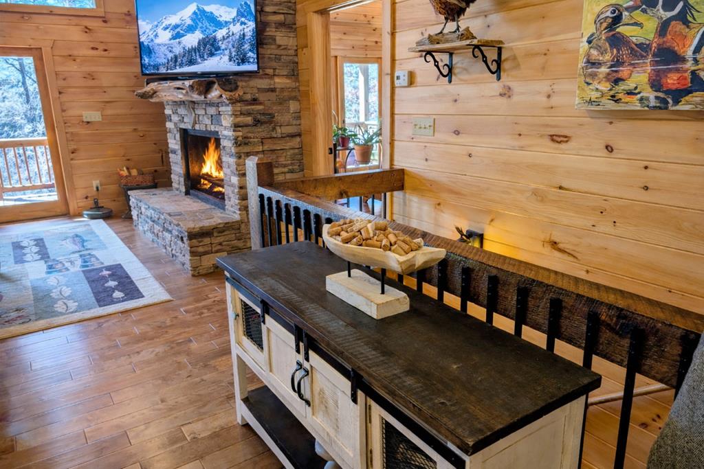 424785 Mineral Bluff Residential