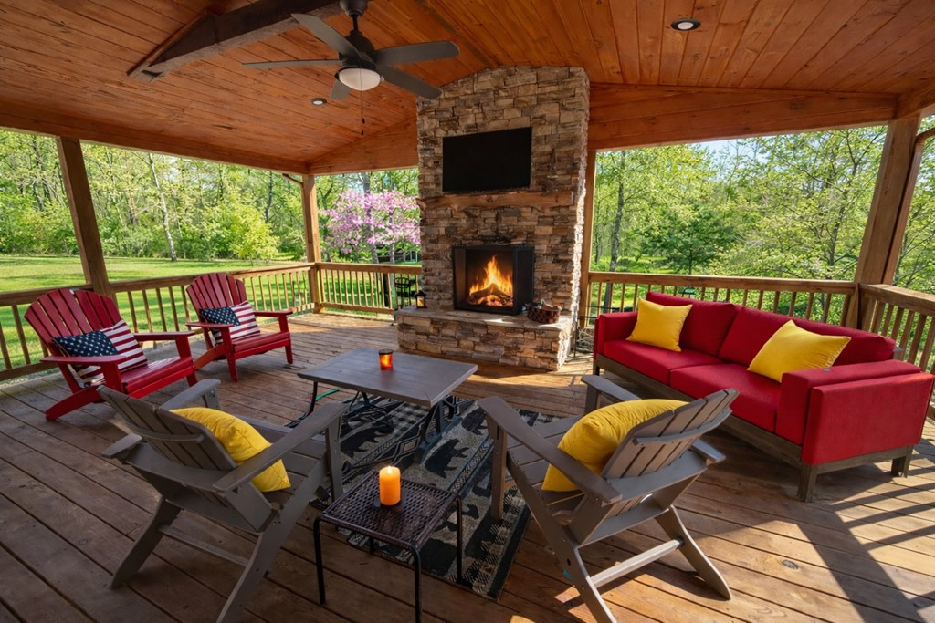 424785 Mineral Bluff Residential