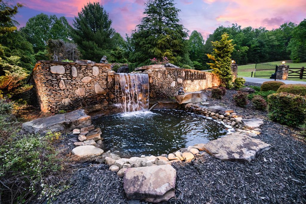 424785 Mineral Bluff Residential