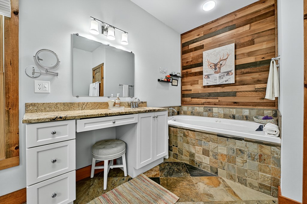 424804 Mineral Bluff Residential