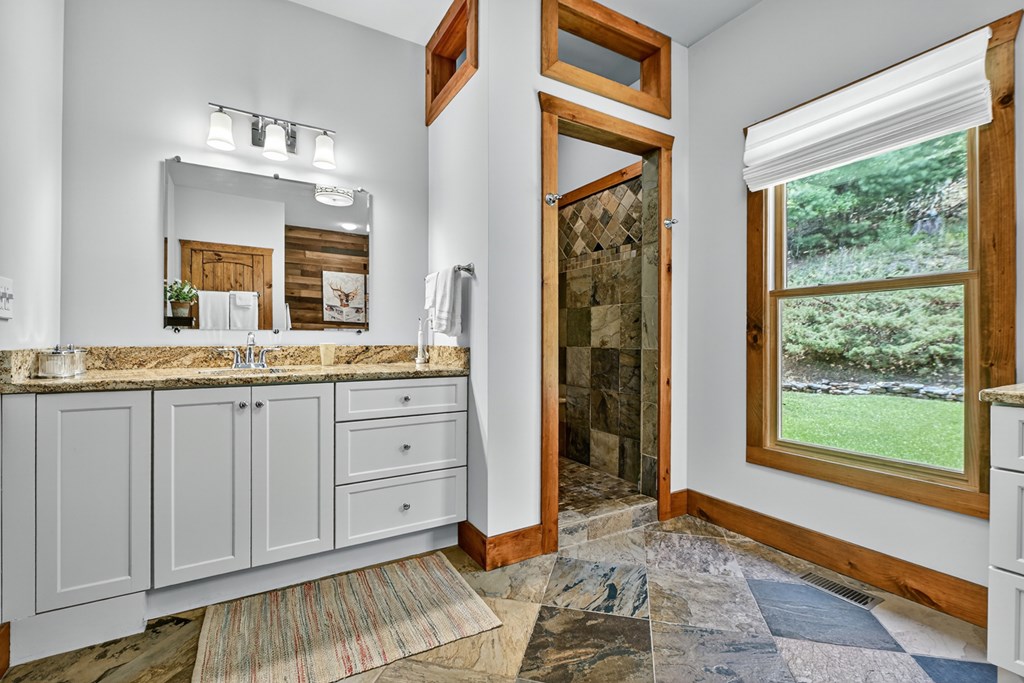 424804 Mineral Bluff Residential