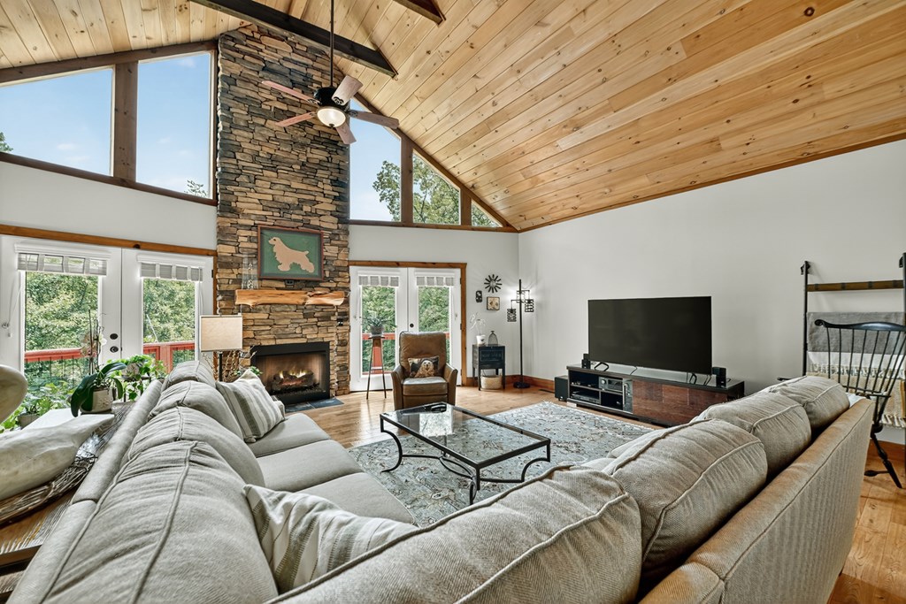 424804 Mineral Bluff Residential