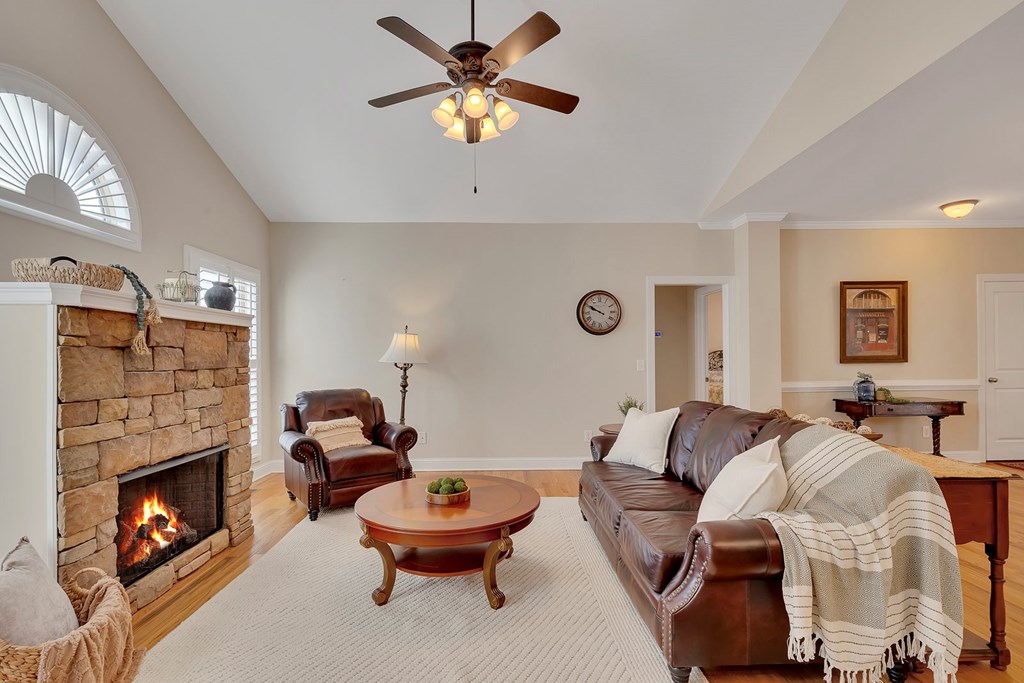 424808 Waleska Residential