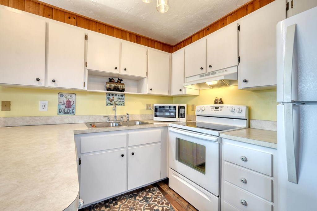 424836 Hayesville Residential