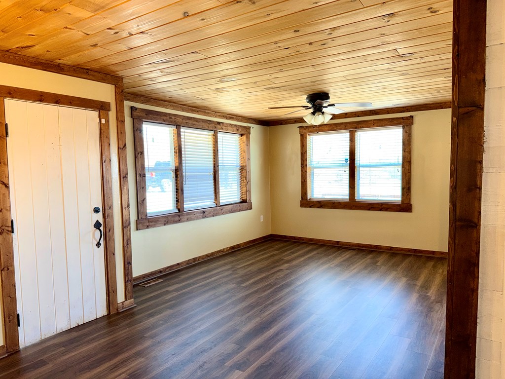 424846 Hayesville Residential