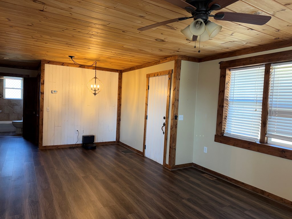 424846 Hayesville Residential