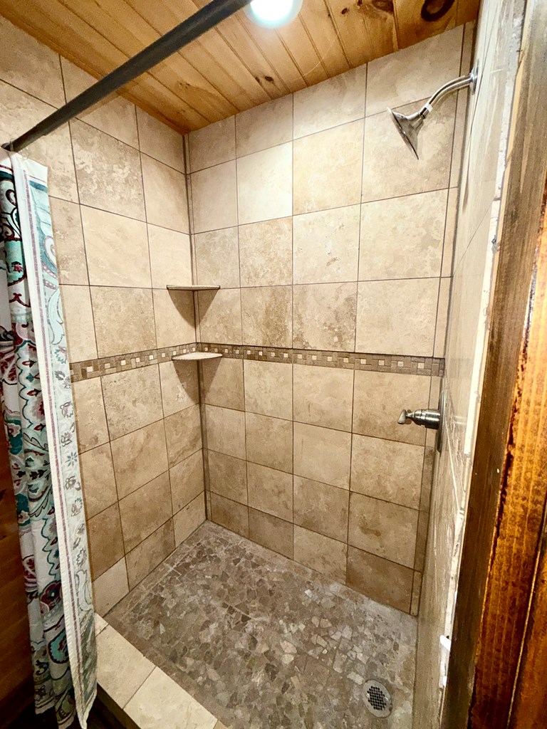 424846 Hayesville Residential