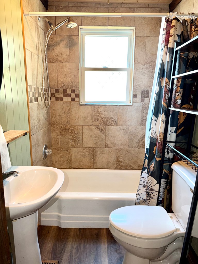 424846 Hayesville Residential