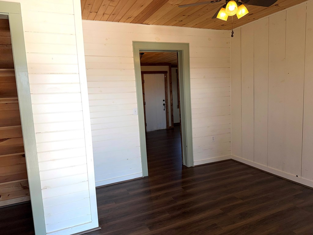 424846 Hayesville Residential