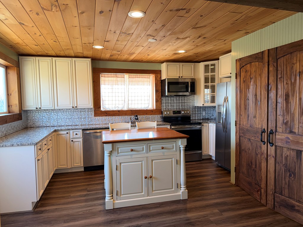 424846 Hayesville Residential